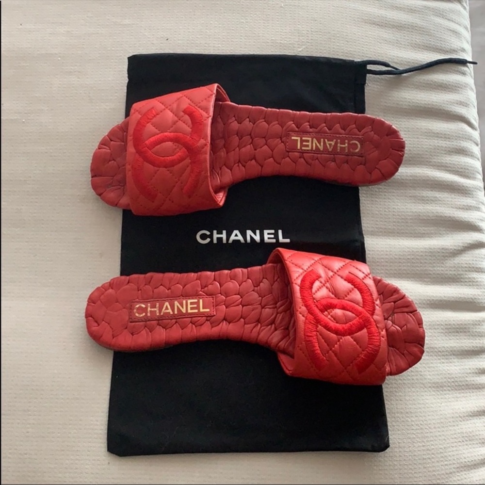 CHANEL Red Lambskin Leather CC Logo Slide Sandals